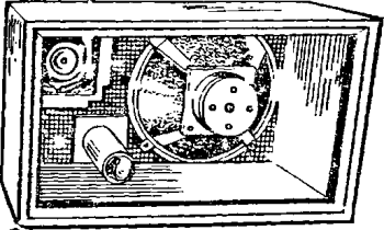 Конструкция акустической системы с фазоинвертором  (вид со снятой задней стенкой)